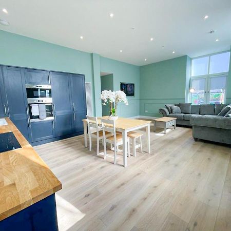 Beautiful 2Br, Private Entry In Vibrant Leith Appartement EDI Buitenkant foto